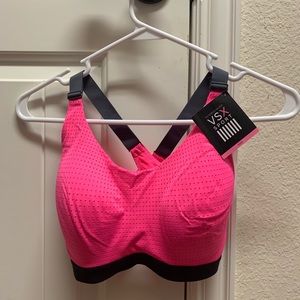 BNWT Victoria’s Secret lightweight sports bra